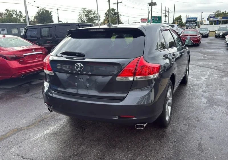 2010 Toyota Venza - Image 7 of 12