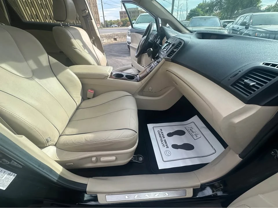2010 Toyota Venza - Image 15 of 17