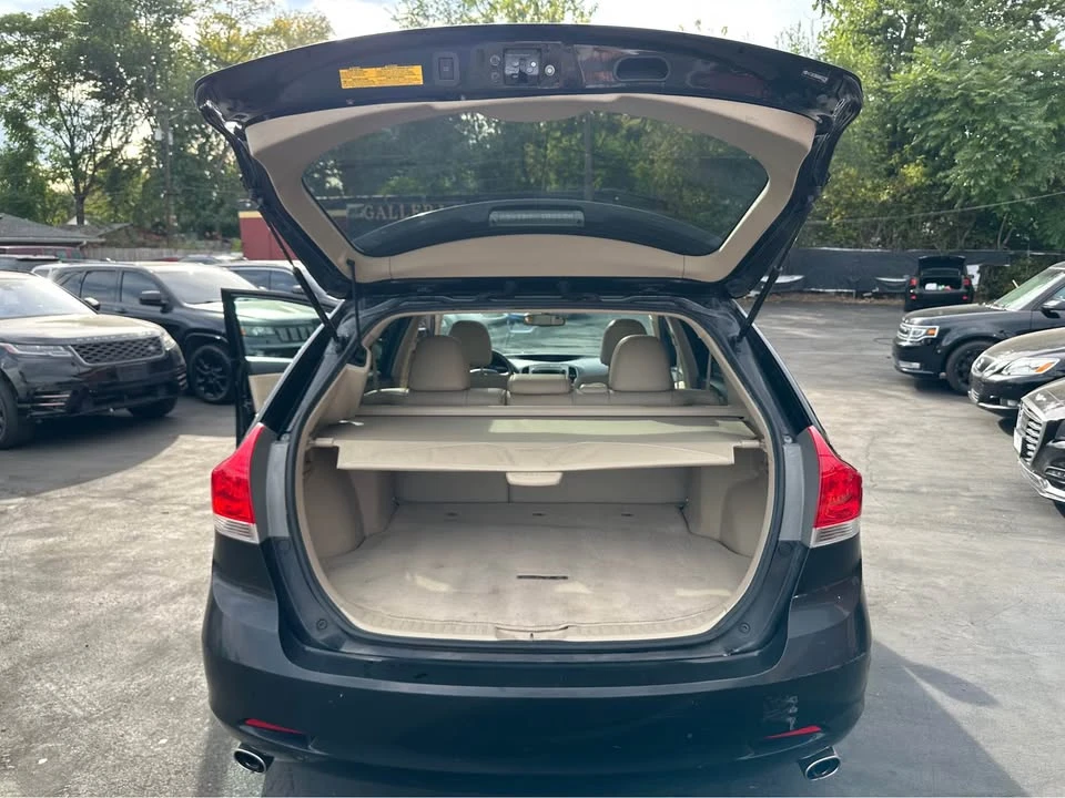2010 Toyota Venza - Image 13 of 17
