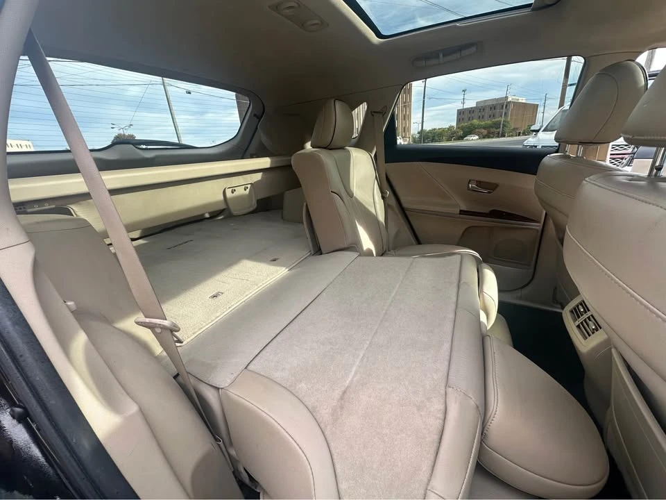 2010 Toyota Venza - Image 14 of 17