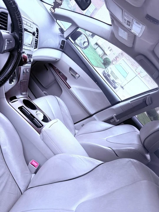 2010 Toyota Venza - Image 6 of 8