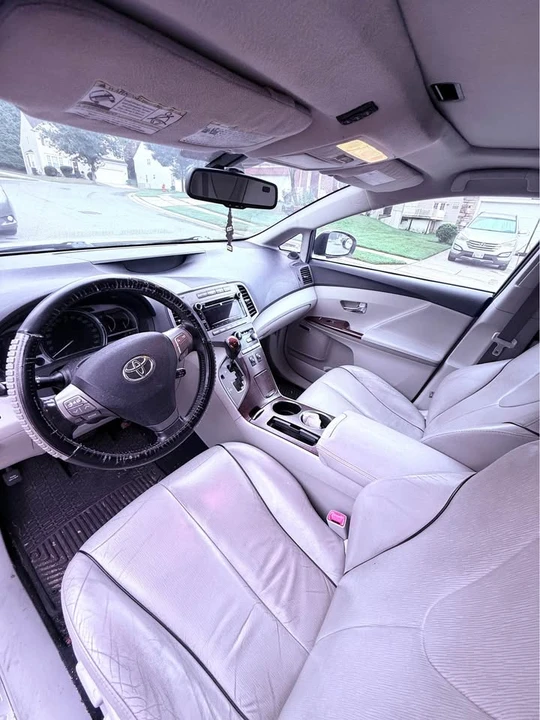 2010 Toyota Venza - Image 7 of 8