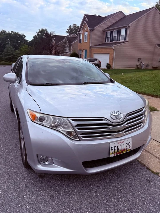 2010 Toyota Venza - Image 2 of 8