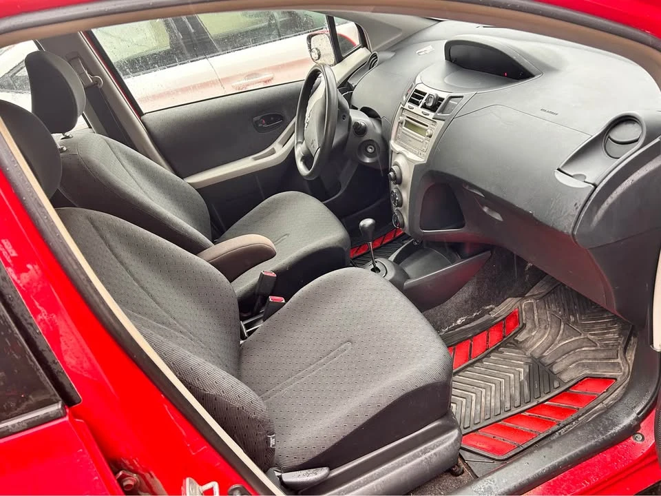 2010 Toyota Yaris - Image 6 of 10