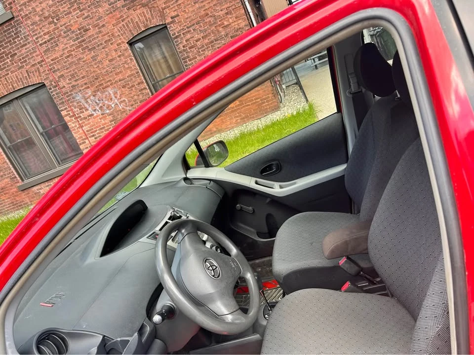 2010 Toyota Yaris - Image 2 of 10