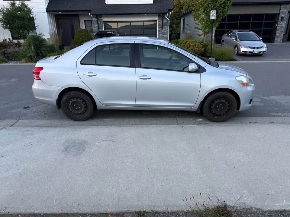 2010 Toyota Yaris - Image 5 of 9