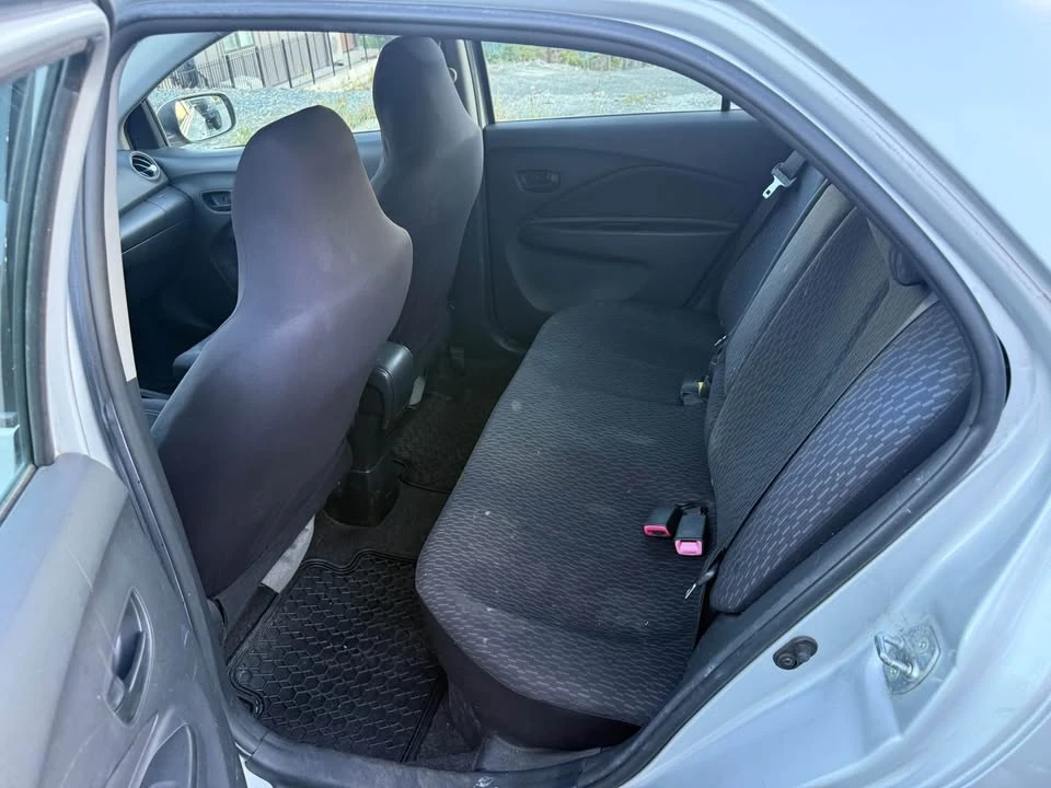 2010 Toyota Yaris - Image 9 of 9