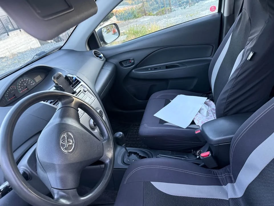 2010 Toyota Yaris - Image 8 of 9
