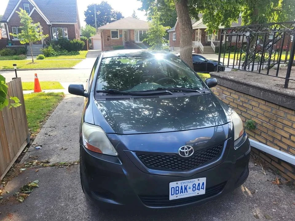 2010 Toyota Yaris - Image 2 of 4