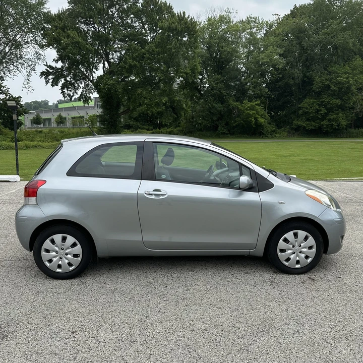 2010 Toyota Yaris - Image 2 of 12