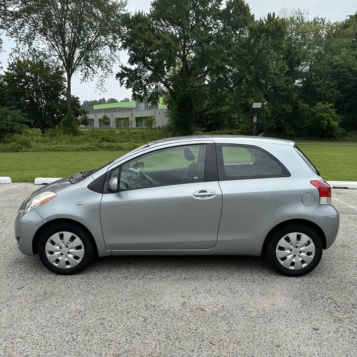 2010 Toyota Yaris - Image 8 of 12