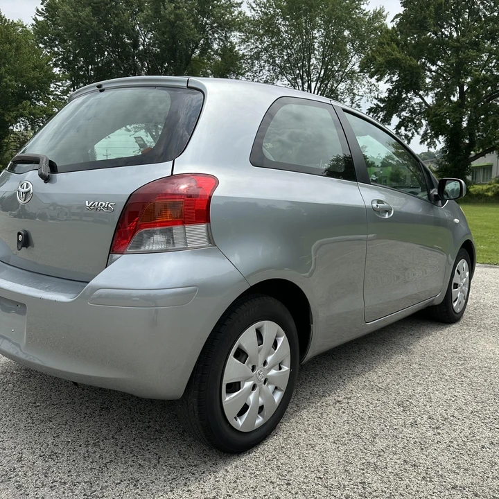 2010 Toyota Yaris - Image 4 of 12