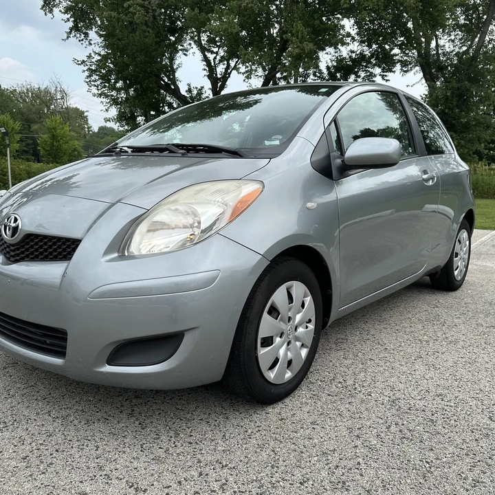 2010 Toyota Yaris - Image 10 of 12