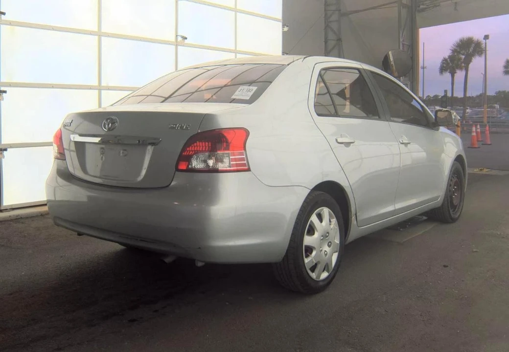 2010 Toyota Yaris - Image 4 of 15