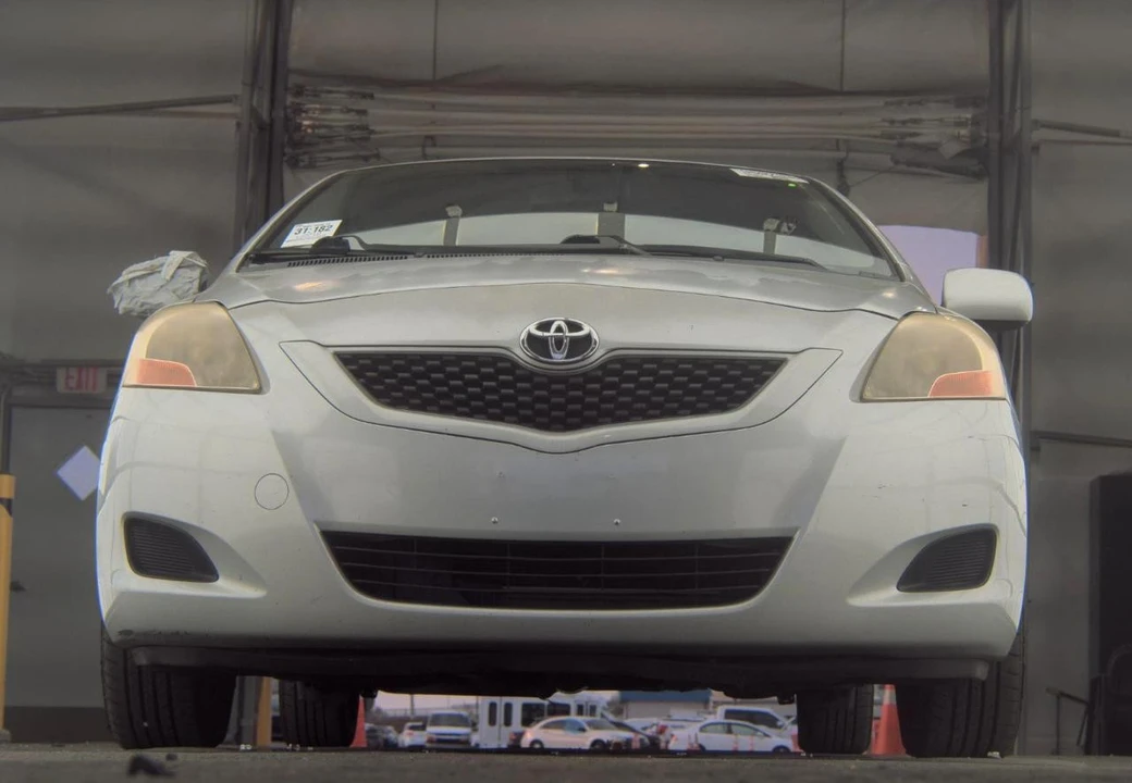2010 Toyota Yaris - Image 2 of 15