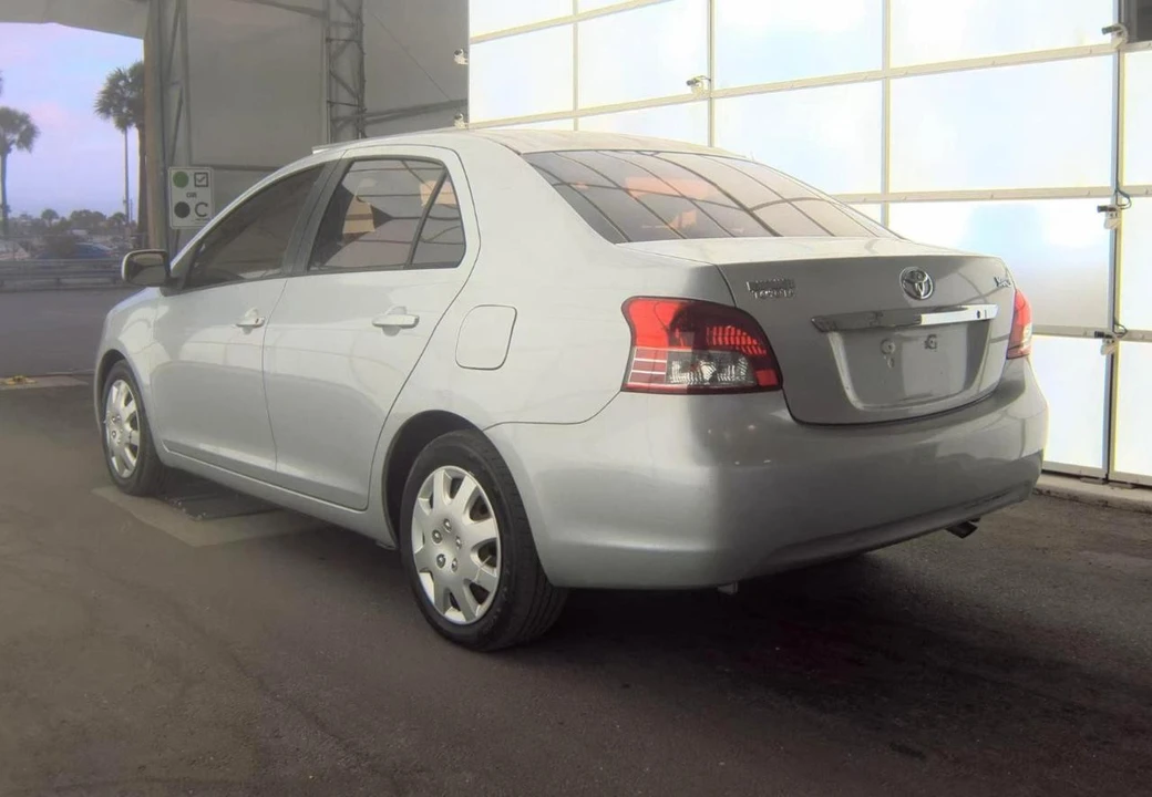 2010 Toyota Yaris - Image 6 of 15