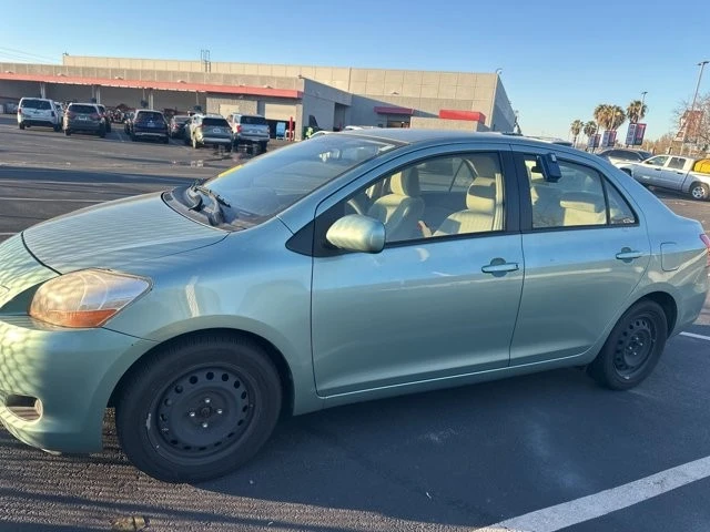 2010 Toyota Yaris - Image 2 of 9