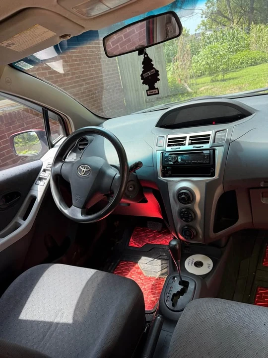 2010 Toyota Yaris - Image 4 of 6