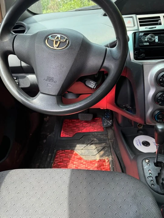 2010 Toyota Yaris - Image 3 of 6