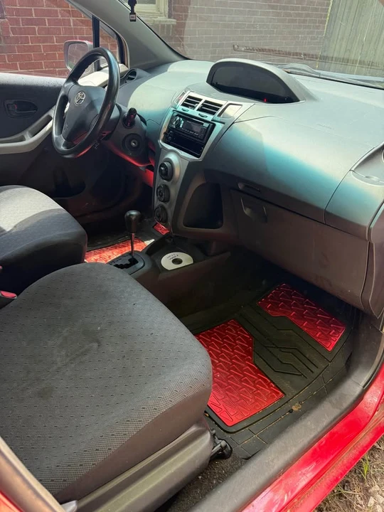 2010 Toyota Yaris - Image 6 of 6