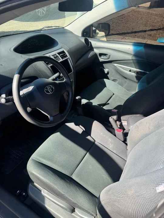 2010 Toyota Yaris - Image 5 of 6