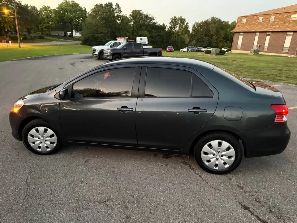 2010 Toyota Yaris - Image 13 of 16