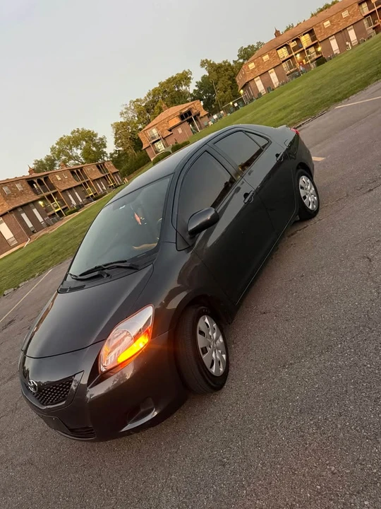 2010 Toyota Yaris - Image 9 of 16