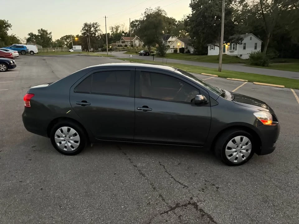 2010 Toyota Yaris - Image 4 of 16