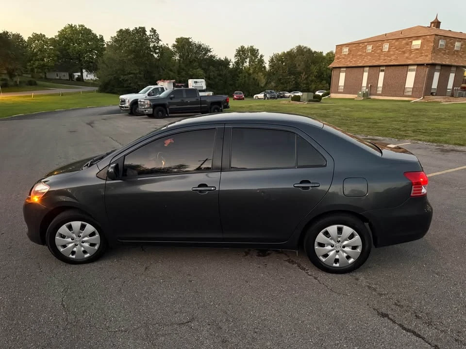 2010 Toyota Yaris - Image 8 of 16