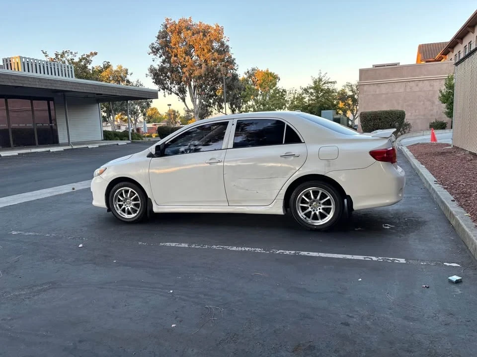 2010 Toyota Corolla 10th Gen - Image 5 of 9