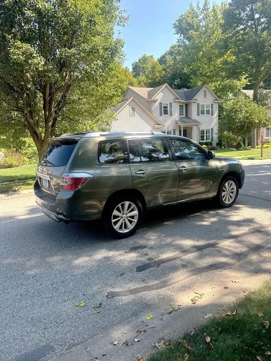 2010 Toyota Highlander - Image 11 of 20