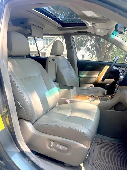 2010 Toyota Highlander - Image 18 of 20
