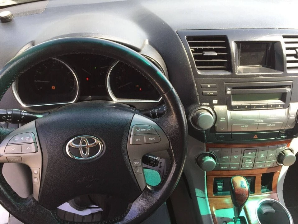 2010 Toyota Highlander - Image 7 of 10