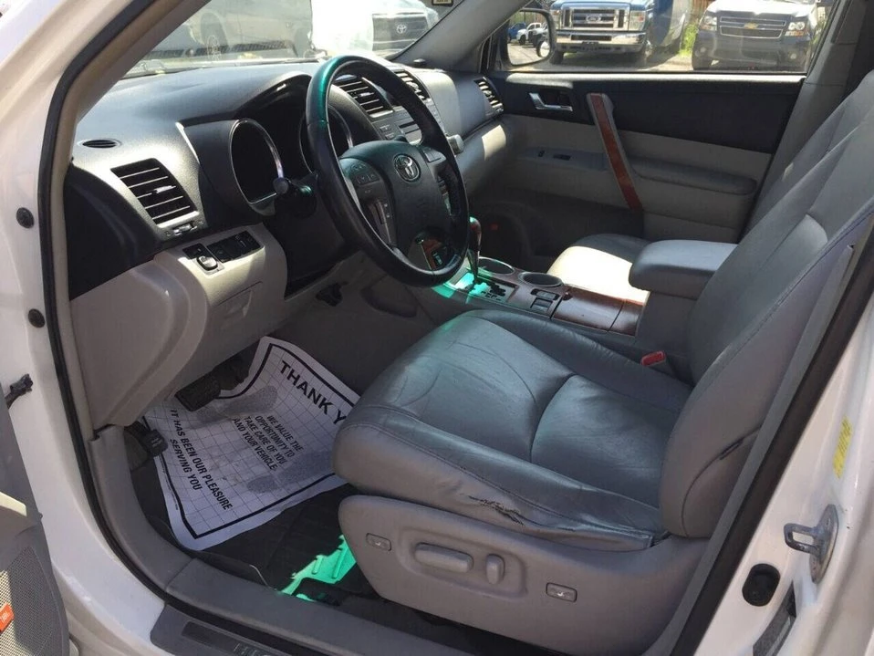 2010 Toyota Highlander - Image 8 of 10