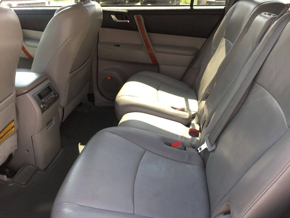 2010 Toyota Highlander - Image 9 of 10