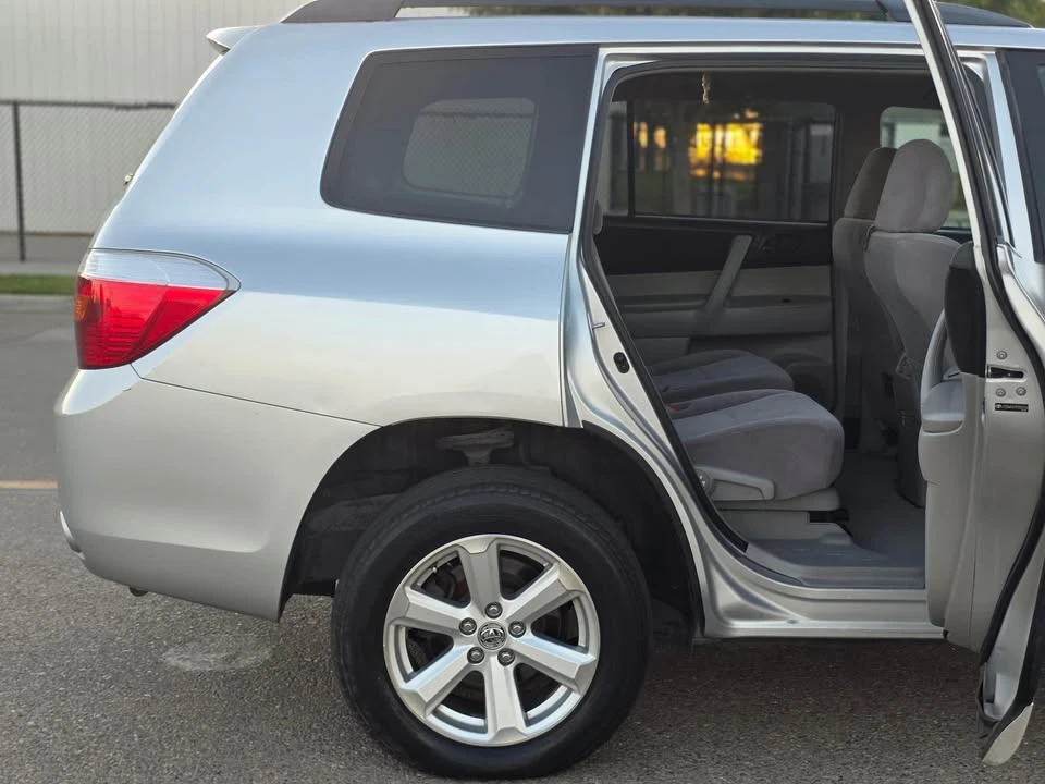 2010 Toyota Highlander - Image 16 of 19