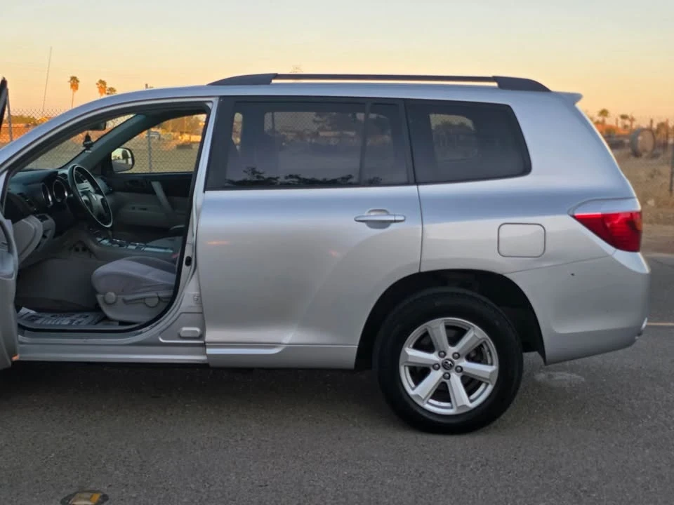 2010 Toyota Highlander - Image 11 of 19