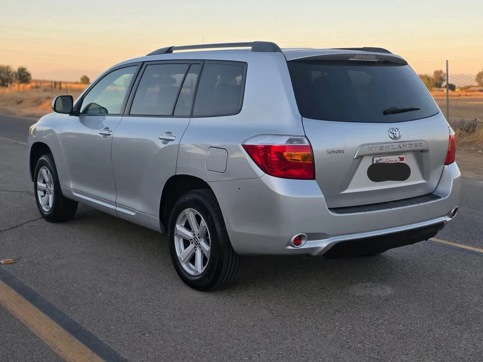 2010 Toyota Highlander - Image 3 of 19