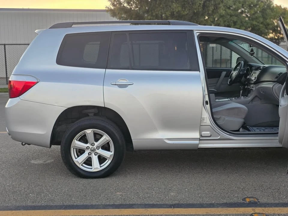 2010 Toyota Highlander - Image 13 of 19