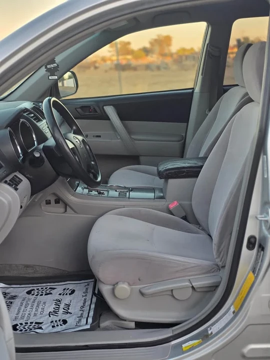 2010 Toyota Highlander - Image 12 of 19