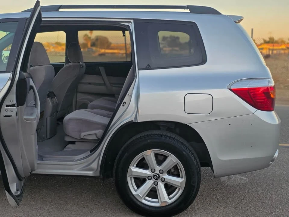 2010 Toyota Highlander - Image 9 of 19
