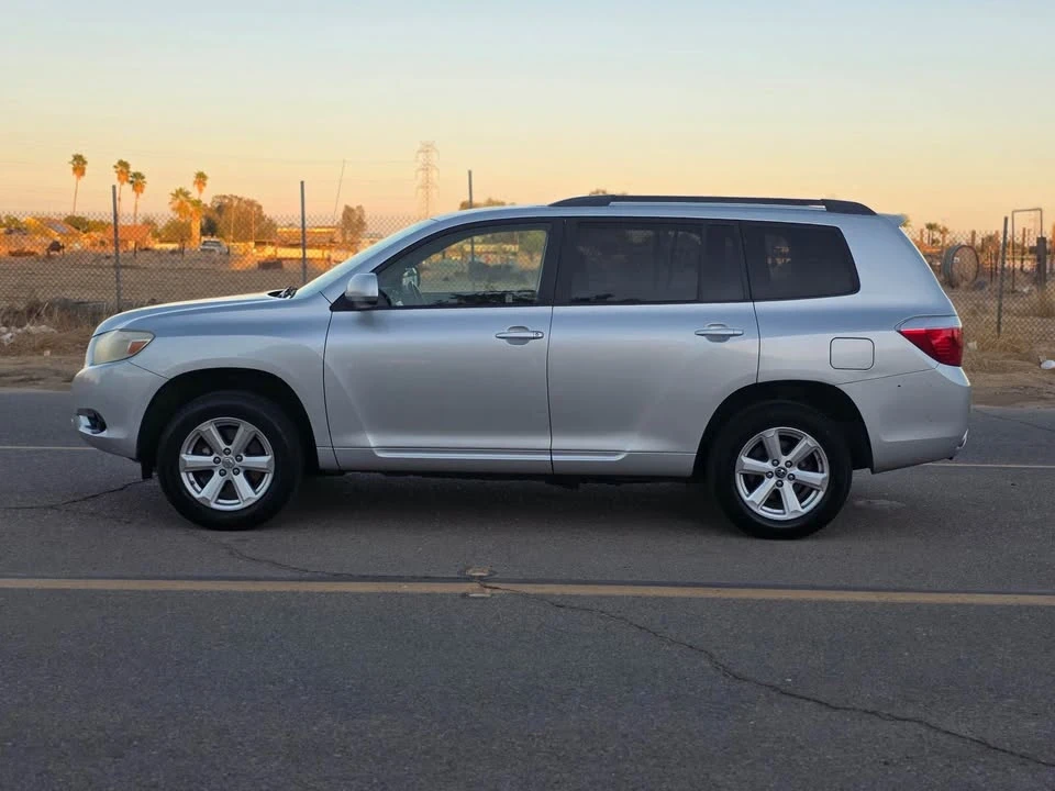 2010 Toyota Highlander - Image 8 of 19