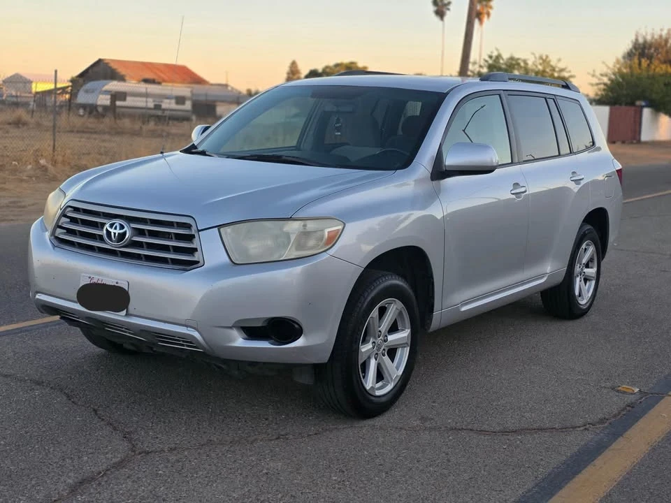 2010 Toyota Highlander - Image 2 of 19