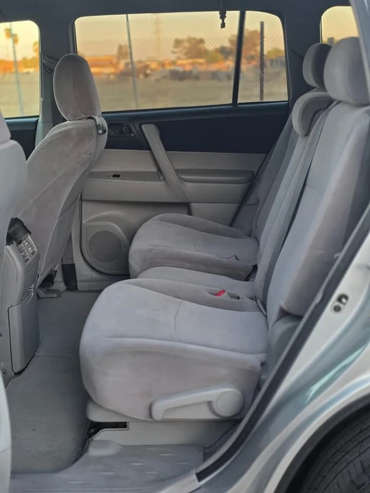 2010 Toyota Highlander - Image 10 of 19