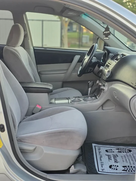 2010 Toyota Highlander - Image 14 of 19