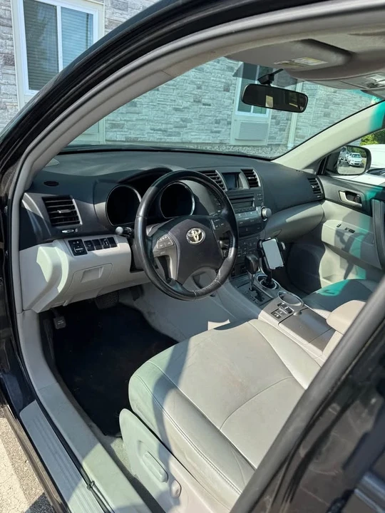2010 Toyota Highlander - Image 9 of 10
