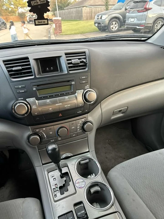 2010 Toyota Highlander - Image 5 of 9