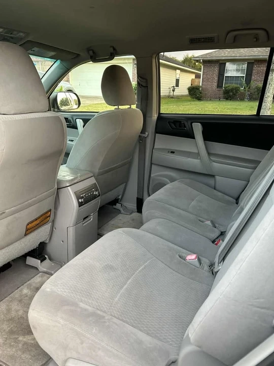 2010 Toyota Highlander - Image 2 of 9