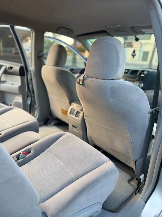 2010 Toyota Highlander - Image 11 of 13