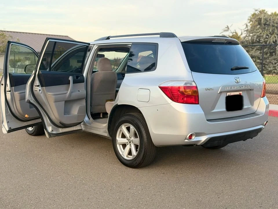 2010 Toyota Highlander - Image 7 of 13
